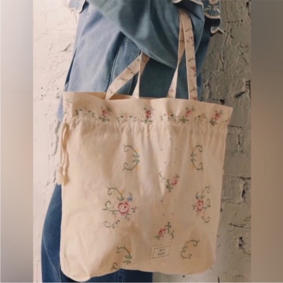 Sea for Sezane Floral Embroidered Drawstring Bag - Cream and Green bag - Picture 3 of 5